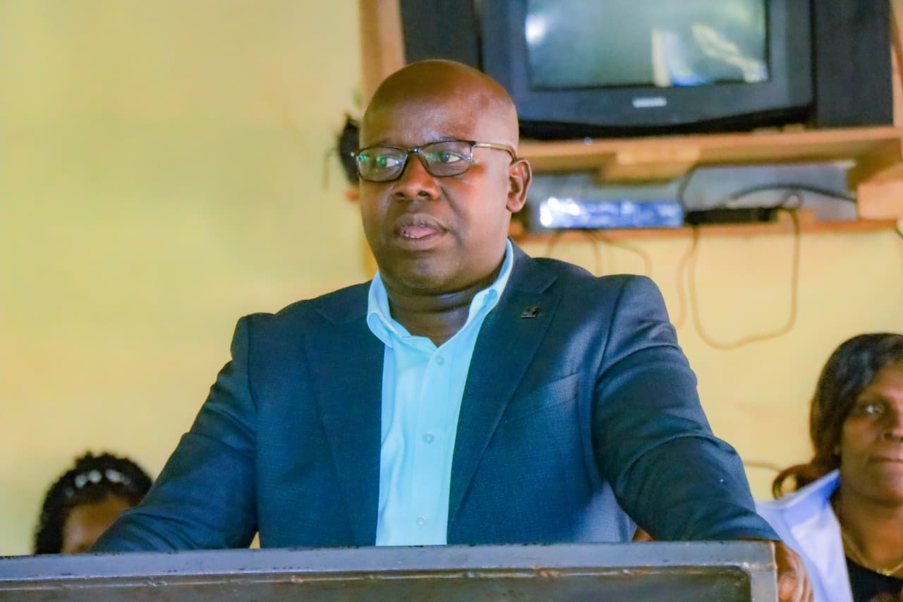 Education and vocational Training Chief Officer Dr John Keter while presidding over teh orientation of the 20 beneficiaries of SHOFCO scholarship at Kaplong Vocational Training Center. Photo/Courtesy